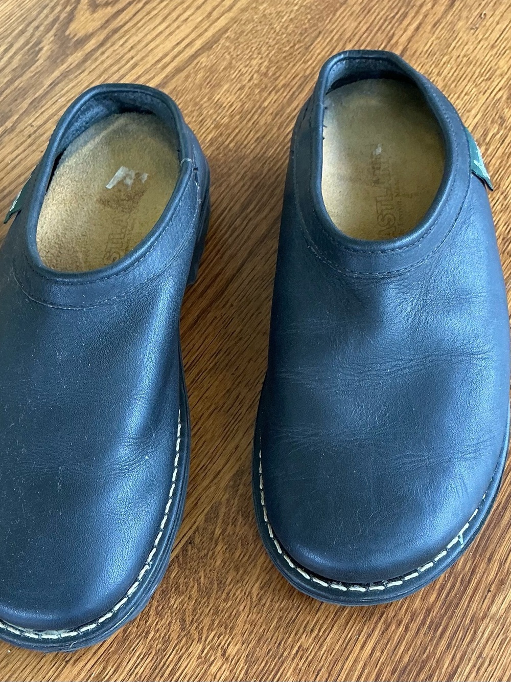 Vintage Eastland Black Leather Slip-On Clogs 8M